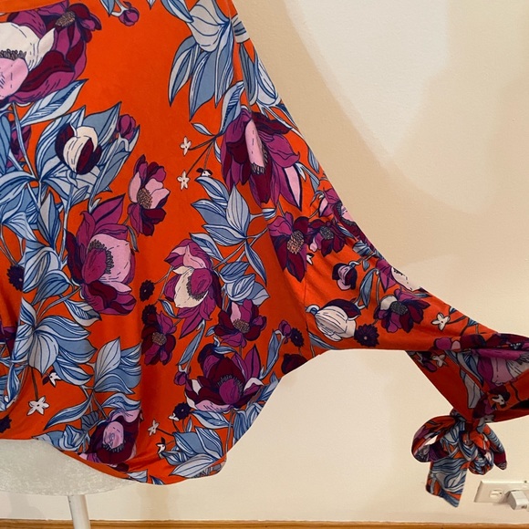 Free People Keepin on floral top - Picture 4 of 9